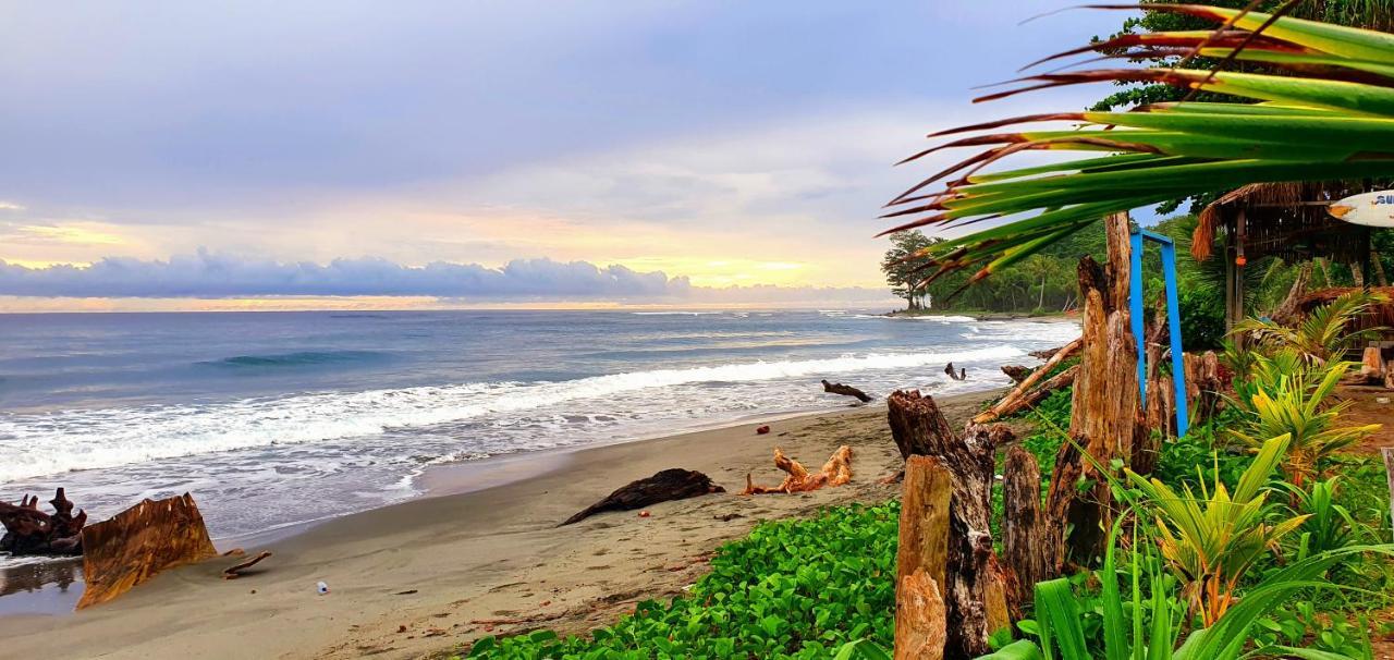 Amban Beach House Manokwari Exterior foto